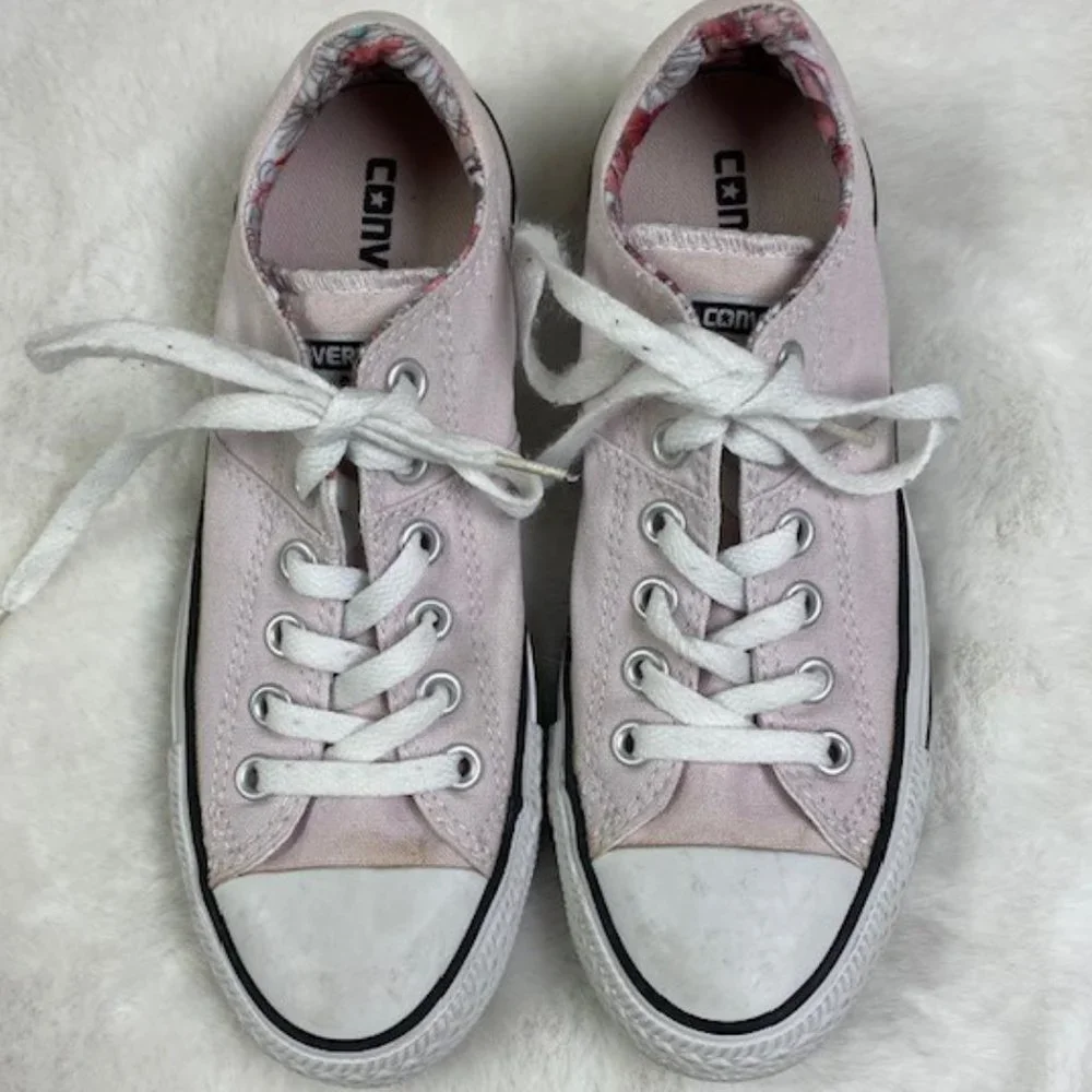 Converse All‎ Star Low Top  Women's Sneakers, size 7